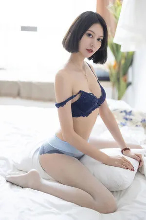 刀剑神域 熟睡的亚丝娜，小脚和鞋子的味道一定很棒吧