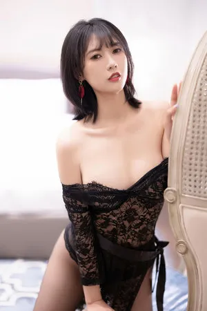 路人女主-带着男友一起吃饭的诗羽却被身旁的学长玩弄到高潮（全）